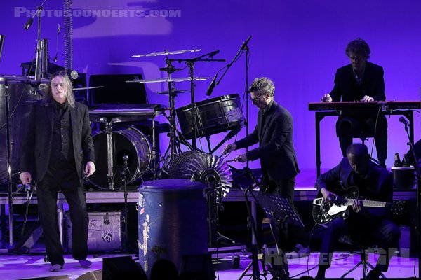 EINSTURZENDE NEUBAUTEN - 2022-10-08 - PARIS - Le Trianon - Christian Emmerich [Blixa Bargeld] - Joachim Stezelczyk - Rudolph Moser